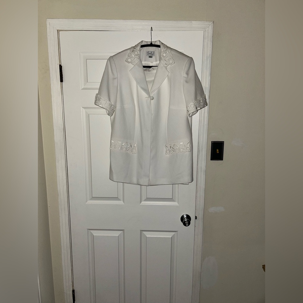 Elegant  Off  White Women's  Suit